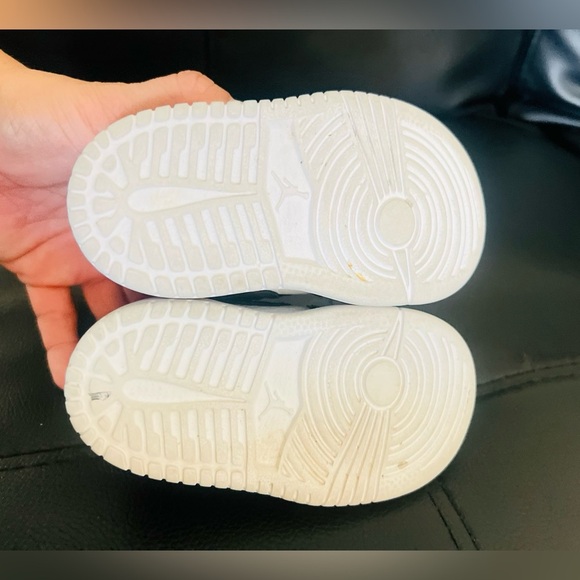 Nike kids shoes size 5C in great condition - Picture 7 of 8